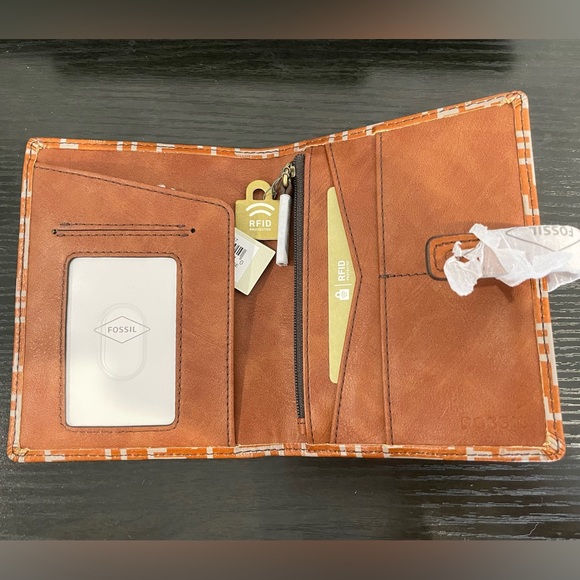 Fossil Mykel Passport Case - Picture 5 of 7